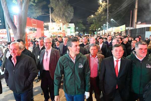 Peña visitó la expo, pero sin presidente chileno - Economía - ABC Color