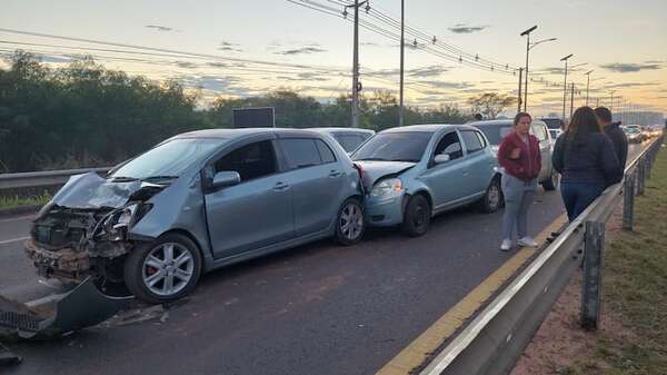 Múltiple choque sobre autopista Ñu Guasú - Policiales - ABC Color