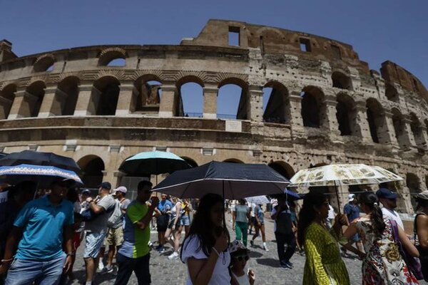 Una ola de calor agobia al sur de Europa y prevén que lo peor aún está por venir