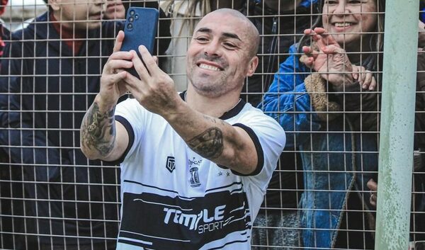 ¿Algo huele mal? Expelotero de Olimpia lanza un oloroso emprendimiento