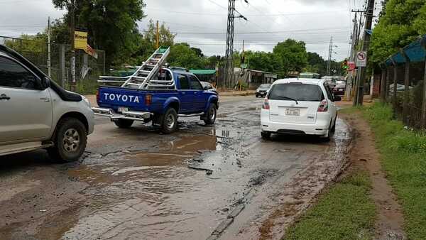 Avda. Avelino Martínez “sendero” de baches, vergüenza del Metrobus » San Lorenzo PY