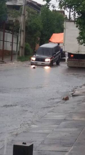 Cuidado para no caer en "cráteres" de calles y avenidas » San Lorenzo PY