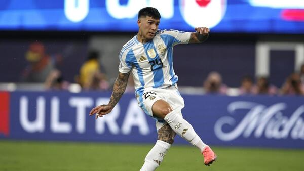 Francia ve "patéticos" los cánticos racistas en la celebración argentina