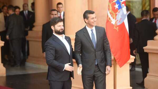 Gabriel Boric considera "prioritario" el corredor bioceánico que unirá al Atlántico y el Pacífico