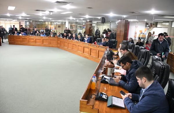 Concejales aprueban millonario préstamo para Nenecho Rodríguez en medio de investigaciones