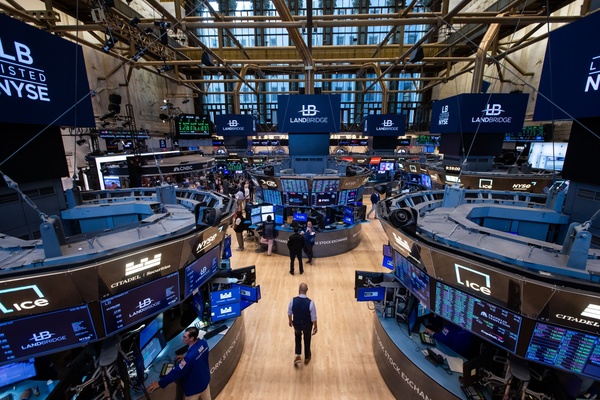 Wall Street: Restricciones de ventas de chips en Estados Unidos provocan caída en acciones de tecnología - MarketData