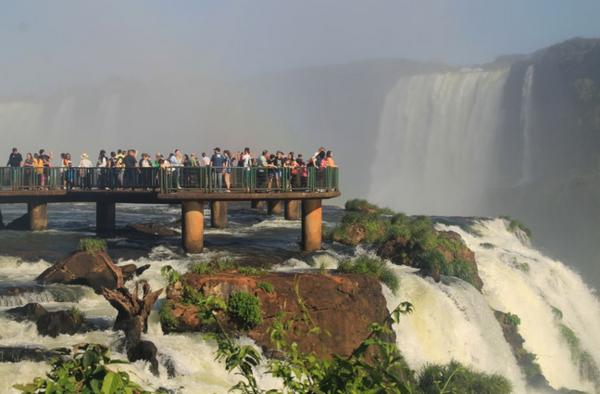 Reabren pasarelas de las cataratas del Iguazú para recibir visitas