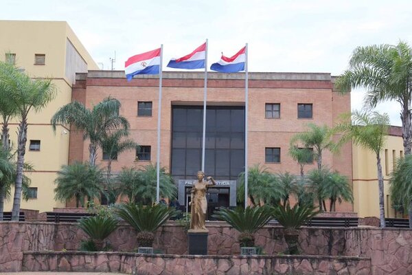 Abogados de Coronel Oviedo denuncian excesiva mora judicial con atraso de tres años en juzgados