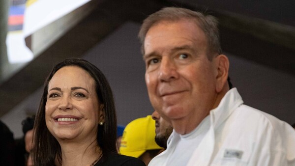 Candidato antichavista tiene amplia ventaja sobre Maduro en sondeo