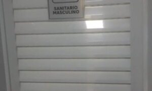 Baños en la zona primaria están clausurados por falta de agua