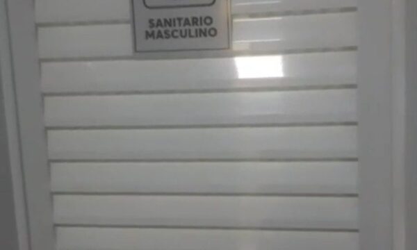 Baños en la zona primaria están clausurados por falta de agua