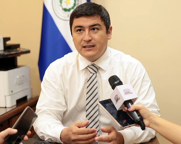 Payo Cubas “está mintiendo y lo hace con malicia”, afirma el senador Oviedo - La Clave