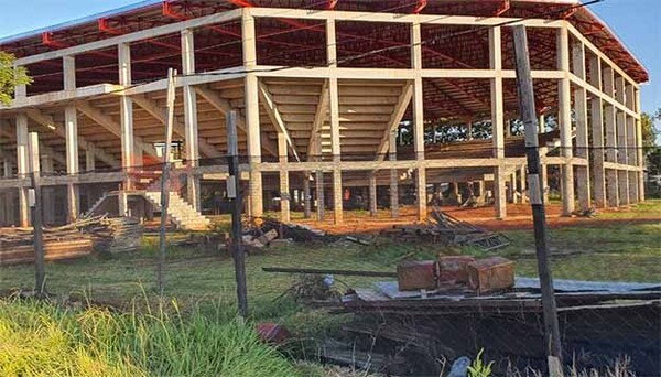 Landy confirma que Gobernación concluirá construcción de polideportivo municipal en Minga Guazú | DIARIO PRIMERA PLANA