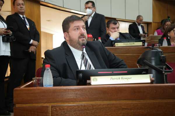 Kemper quiere ser ministro pero, por ahora, no tiene ofertas - ADN Digital