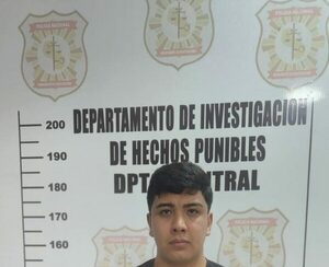 Persecución y detención: policía implicado en el robo de un vehículo