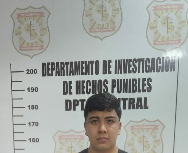 Persecución y detención: policía implicado en el robo de un vehículo