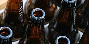 Guardiacárcel compartía tragos con su pareja, discutieron por celos y se agarraron a golpes