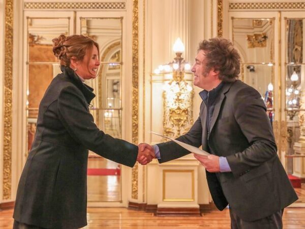 Embajadora paraguaya en Argentina presentó cartas credenciales a Javier Milei - El Independiente