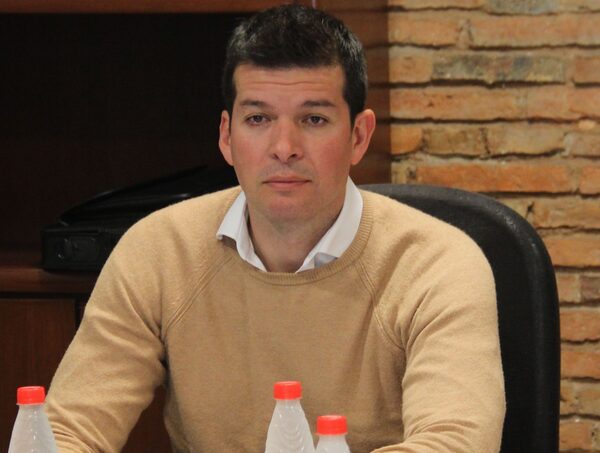 Para abogado de Kattya, argumento del asesor del Senado representa "acto de fuerza" · Radio Monumental 1080 AM