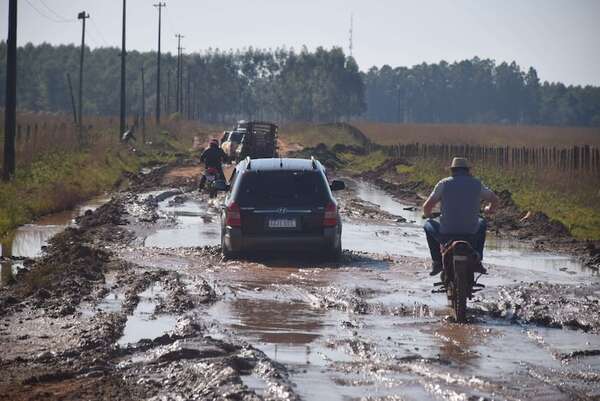 San Juan Nepomuceno: pobladores siguen reclamando reparación de camino desastroso - Nacionales - ABC Color