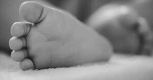 La Nación / Mediante la solidaridad padre cuidacoches pudo enterrar a su bebé fallecido