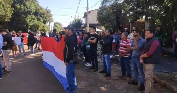 La Nación / Itakyry: comunidad educativa se manifestó contra exsupervisora