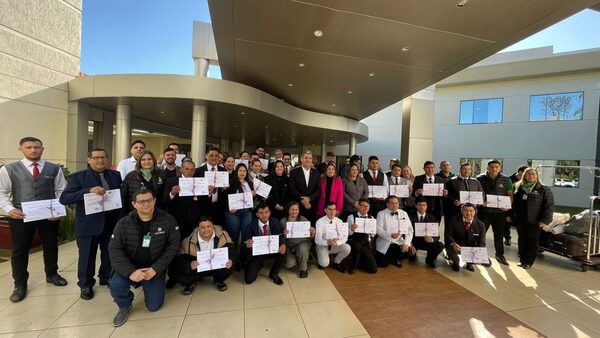 Yacyretá apoya capacitación de trabajadores del sector turístico