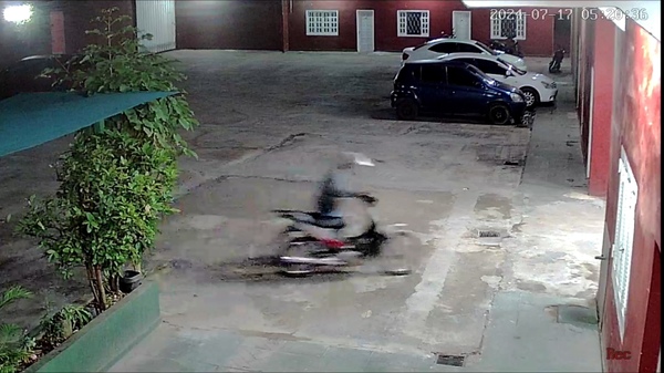 Hurto de motocicleta en un inquilinato del barrio Itacurubí, Concepción