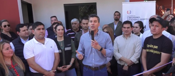 Gobierno entrega 187 viviendas dignas a familias de tres distritos de Central