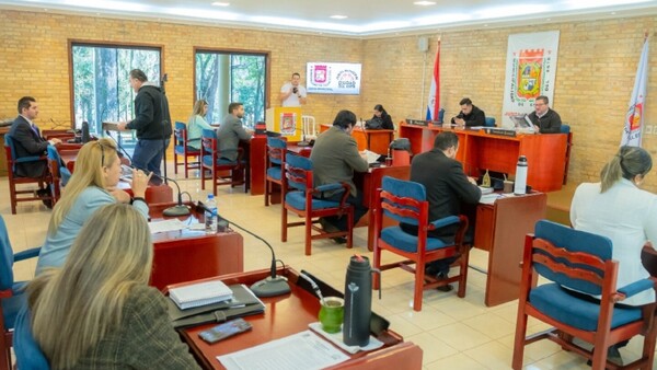 Prietistas aprueban millonaria cena con empresarios de CDE
