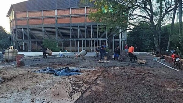 Denuncian que Comuna franqueña certificó y pagó por obra inconclusa