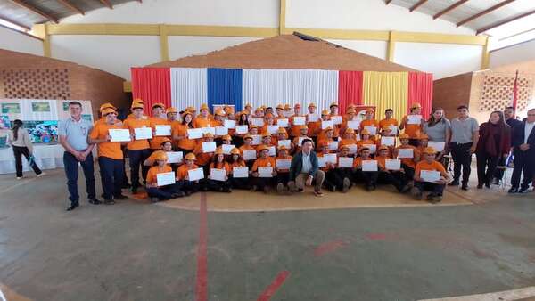 Escuela taller de San Pedro lanza al mercado laboral técnicos en varias especialidades - Nacionales - ABC Color