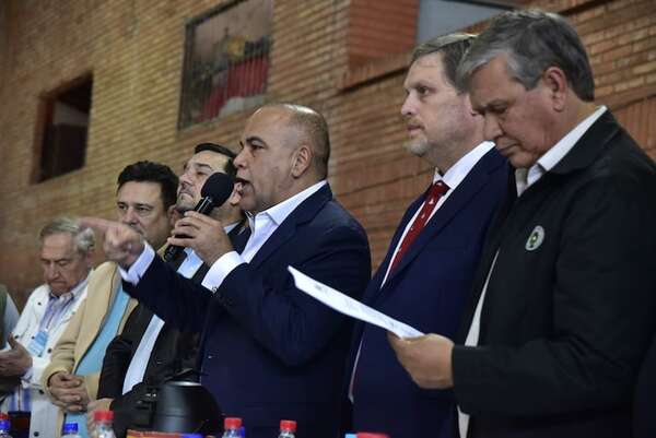 “Bachi” anuncia aumento subsidios en viviendas sociales, programa con críticas por falta de transparencia - Economía - ABC Color