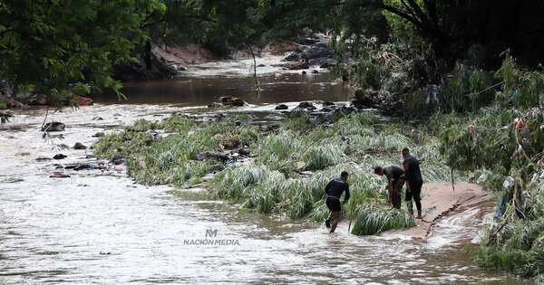 La Nación / Imputan a intendente de Lambaré por la muerte de dos militares que fueron arrastrados por raudal