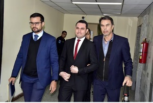 Defensa de senador Hernán Rivas apela extensión de plazo a Fiscalía en caso de supuesto título falso