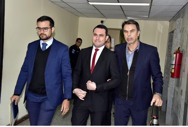Defensa de senador Hernán Rivas apela extensión de plazo a Fiscalía en caso de supuesto título falso