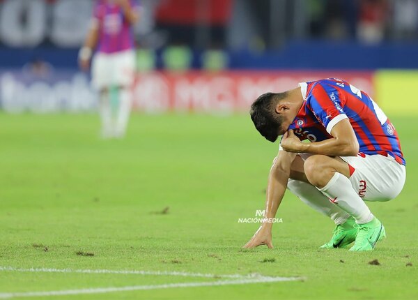 Versus / ¡El increíble penal fallado por Diego Churín!