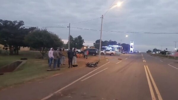 Motociclista fallece tras impactar contra un tracto camión