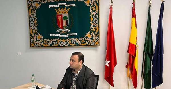La Nación / Paraguayo con doctorado en España aplica sus saberes en escuela pública