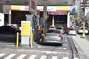 MIC explicó el origen del decreto que podría hacer que emblemas de combustible dejen el país  - Nacionales - ABC Color