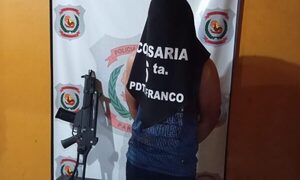 Detienen a sujeto con réplica de fusil en Franco
