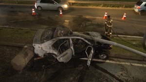 Dos personas mueren calcinadas en choque e incendio de vehículo - trece