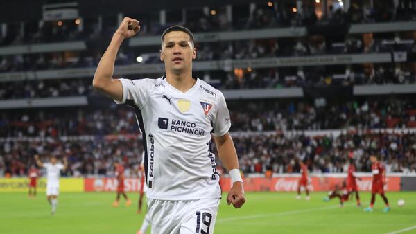 Alex Arce encamina la goleada de la Liga
