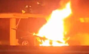 ¡Calcinados! Dos personas fallecieron en un automóvil de manera horrorosa