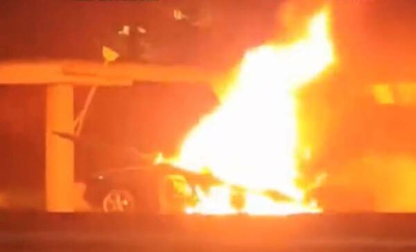 ¡Calcinados! Dos personas fallecieron en un automóvil de manera horrorosa