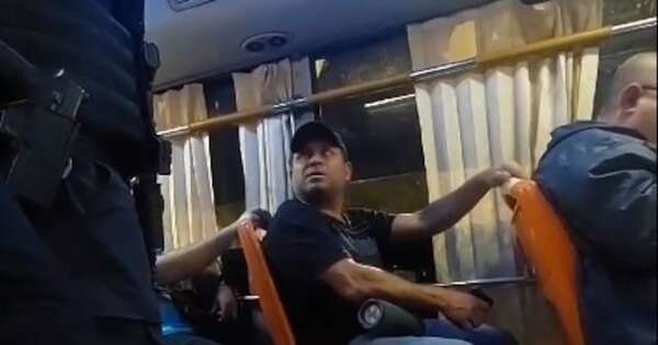Diario HOY | VIDEO | Policía bajó a dos pasajeros por llevar latitas: “No pueden subir Ka’úre”