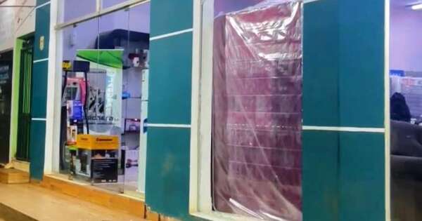 Diario HOY | Rompen blindex para robar mercaderías de una tienda comercial en Presidente Franco