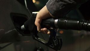 Decreto que inquieta a sector privado "busca ordenar venta de combustible", dice ministro