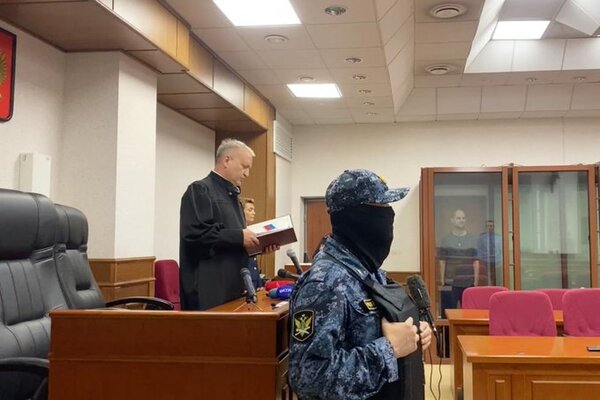 Periodista estadounidense condenado a 16 años de prisión en Rusia