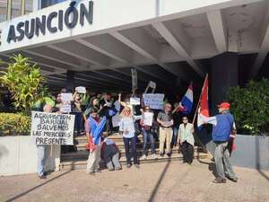Asuncenos protestan para exigir intervención municipal y destitución de “Nenecho” - Nacionales - ABC Color